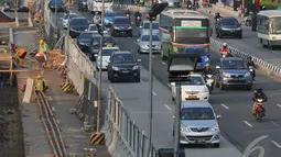 Akibat pembangunan  MRT tersebut, belakangan ini arus lalulintas di lokasi proyek selalu macet. Apalagi pada jam sibuk pagi dan sore hari, Jakarta, Selasa (2/9/2014) (Liputan6.com/Johan Tallo)