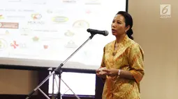 Menteri BUMN Rini Soemarno memberi sambutan saat menghadiri perjanjian kerjasama di Jakarta, Selasa (20/6). Rini menekankan, kerjasama ini bertujuan untuk meningkatkan daya saing perusahaan Indonesia, khususnya BUMN. (Liputan6.com/Angga Yuniar)