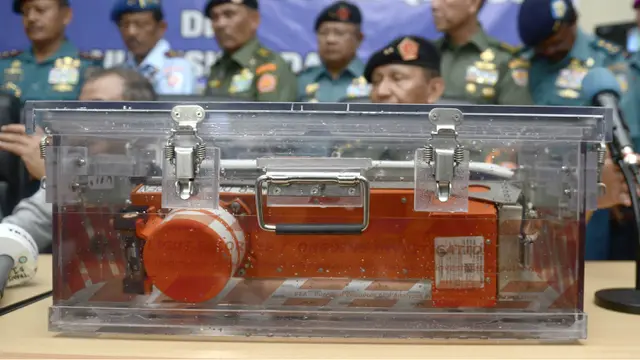 News Flash: Penyelam akan Pastikan Keberadaan CVR AirAsia