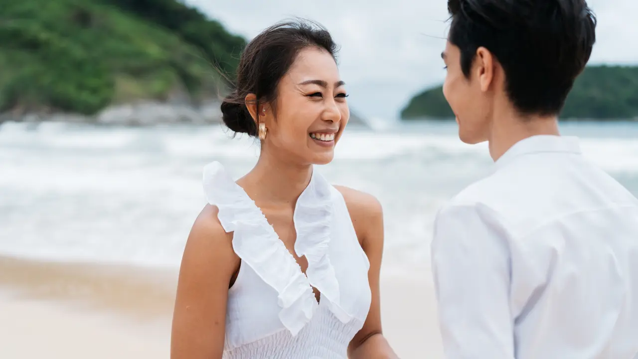 pasangan cinta bahagia
