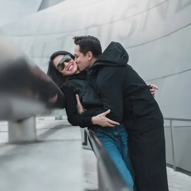 Ussy Sulistiawaty Unggah Momen Mesra dengan Andhika Pratama Rayakan Anniversary ke-13 Tahun Pernikahan (credit: instagram/ussypratama/andhiiikapratama).
