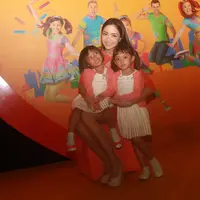 Ririn Dwi Aryanti membiarkan dua putrinya ganti nama sendiri