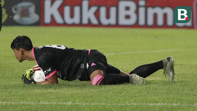 FOTO: 3 Gol Penalti Warnai Kemenangan Persebaya atas Persik 2-1 dalam Laga Grup C Piala Menpora 2021 - Satria Tama