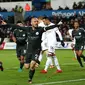 Pemain Manchester City, David Silva merayakan gol ke gawang Swansea City pada lanjutan Premier League, di Liberty Stadium, Rabu (13/12). Man City mencatatkan rekor 15 kemenangan berturut-turut usai menang dengan skor 4-0. (Nick Potts/PA via AP)