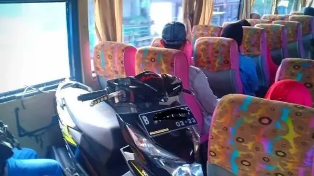 6 Kelakuan Nyeleneh Orang saat Naik Bus Ini Bikin Tepuk Jidat