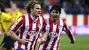 Atletico de Madrid's forward Diego Forlan celebrates his goal against FC Barcelona with teammate Kun Aguerro during their Liga football match at Vicente Calderon stadium in Madrid on March 1, 2009. AFP PHOTO/ PIERRE-PHILIPPE MARCOU 