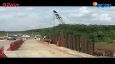 Warga menyerbu pasar murah yang digelar Pemerintah Kota Pare Pare, Sulawesi Selatan.