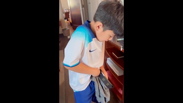 Raffi Ahmad Dipaksa Rafathar Kenakan Boxer Cristiano Ronaldo untuk Nonton Portugal di Piala Dunia 2022. (instagram.com/raffinagita1717)