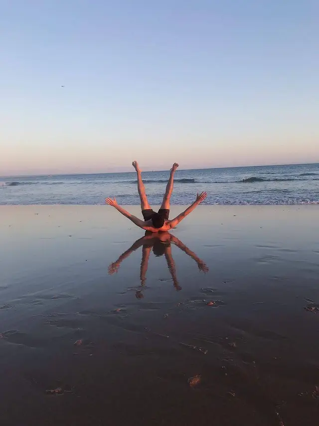 6 Foto Ilusi Optik di Pantai Ini Bikin Mikir Dua Kali