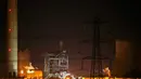 Kondisi bangunan pembangkit listrik setelah ledakan di komplek pembangkit listrik di Didcot, Inggris, Selasa (23/2). Satu orang tewas, lima terluka dan tiga lainnya dinyatakan masih hilang karena tertimpa reruntuhan bangunan (REUTERS/Peter Nichol)