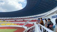 CEO PSIS Semarang, Yoyok Sukawi didampingi Balai Pemusatan Pendidikan dan Latihan Olahraga Pelajar (BPPLOP) Jawa Tengah, mengunjungi Stadion Jatidiri, Rabu (14/4/2021). (Dok PSIS Semarang)