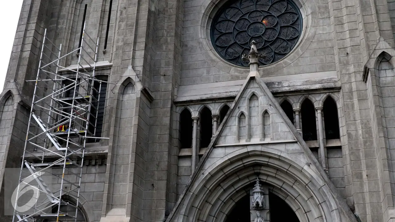 20161107-Perawatan Gereja Katedral-Jakarta- Gempur M Surya