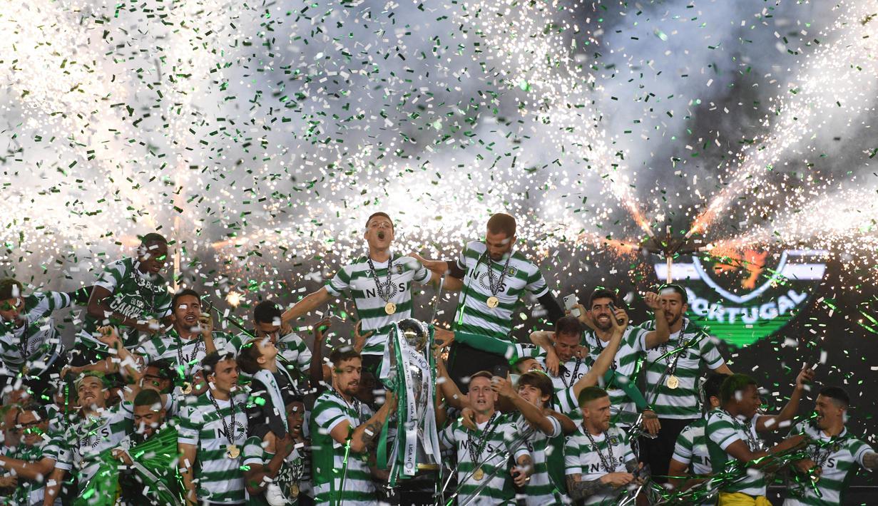 Sporting juga menghentikan dominasi gelar juara yang selalu jadi milik Porto atau Benfica selama 19 tahun terakhir. (Foto: AFP/Patricia De Melo Moreira)