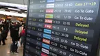 Penumpang berjalan melewati papan informasi yang menampilkan penerbangan tertunda di Bandara Gimpo, Seoul, pada Kamis 13 November 2025, pada hari ujian masuk perguruan tinggi tahunan yang dikenal secara lokal sebagai Suneung. (Jung Yeon-je/AFP)
