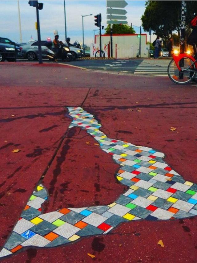 7 Karya Seni Mosaik di Lubang Jalanan dan Tembok Ini Curi Perhatian