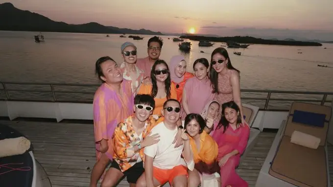 Geng Cendol Rayakan Ulang Tahun ke-40 MUA Marlene Hariman di Kapal Pesiar’Mewah