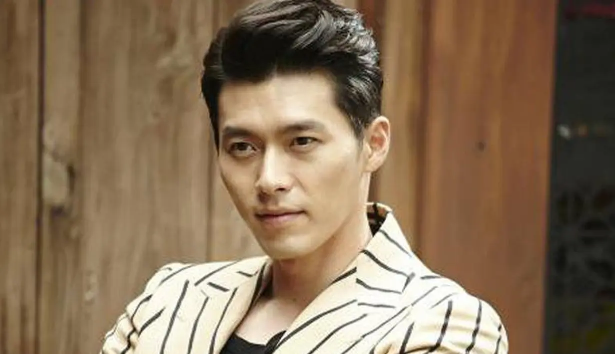 Karena ketahuan mengikuti kelas drama, Hyun Bin pun mendapatkan larangan keras dari orangtuanya. Ia baru disetujui saat ia lolos seleksi Joong Ang University Jurusan Drama. (Foto: Allkpop.com)
