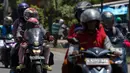 Mereka memilih menggunakan sepeda motor sebagai moda transportasi mudik dengan alasan lebih cepat sampai tujuan dan tidak macet. (Liputan6.com/Herman Zakharia)