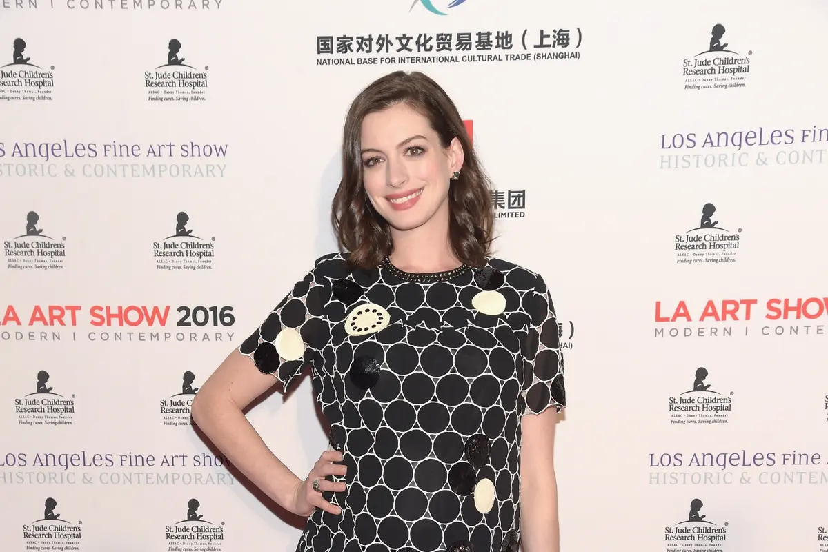 [Bintang] Selamat, Akhirnya Anne Hathaway Lahirkan Bayi Laki-Laki