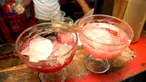 Es pocong di kawasan Depok ini sangat nikmat disajikan sebagai menu berbuka puasa, Kamis (3/7/14). (Liputan6.com/Miftahul Hayat)