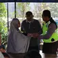 Bripka Eka Setiawan, polisi yang nyangkut di kap mobil di Pasar Minggu berdamai dengan pengemudi yang menabraknya. (Nur Habibie/Merdeka.com)