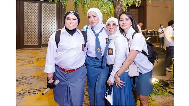 6 Potret Geng Sosialita 'Kepompong' di Ulang Tahun Ussy Sulistiawaty, Curi Perhatian