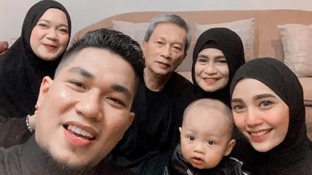 Umumkan Kehamilan Kedua, Ini 7 Momen Rizal Armada dan Istri Asuh Anak
