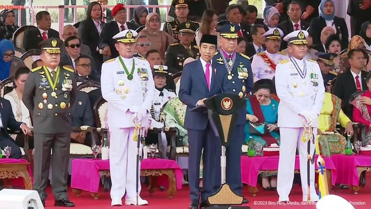 Presiden Jokowi menyampaikan pidato dalam upacara peringatan HUT ke-78 TNI di Monas, Jakarta, Kamis (10/5/2023).