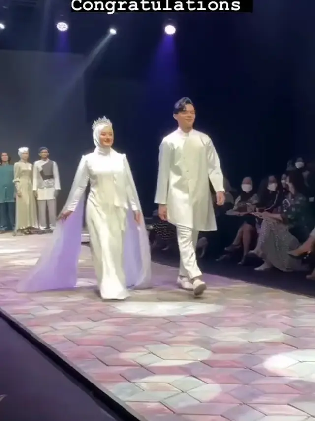 Tampil Kompak, Ini 7 Potret Dinda Hauw dan Rey Mbayang Saat Jalan di Atas Catwalk