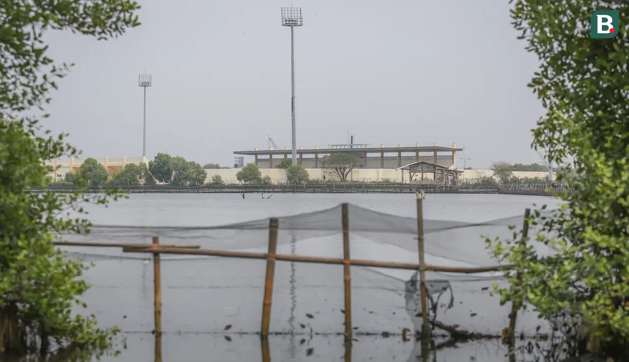 Stadion Kamal Muara tentu tak asing bagi penggemar sepak bola era 2000-an. Tempat ini pernah menjadi markas klub kebanggan masyarakat Jakarta Utara, yaitu Persitara. (Bola.com/Bagaskara Lazuardi)