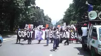 Massa Relawan Nasional Demo Abraham Samad di Depan Istana