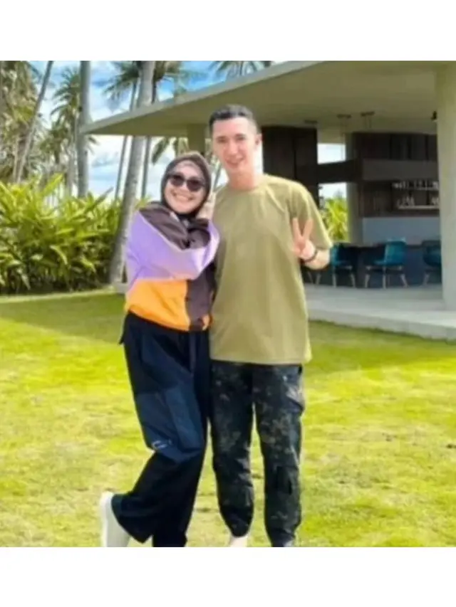 6 Potret Kedekatan Muhammad Fardhana dengan Keluarga Ayu Ting Ting di Momen Lamaran