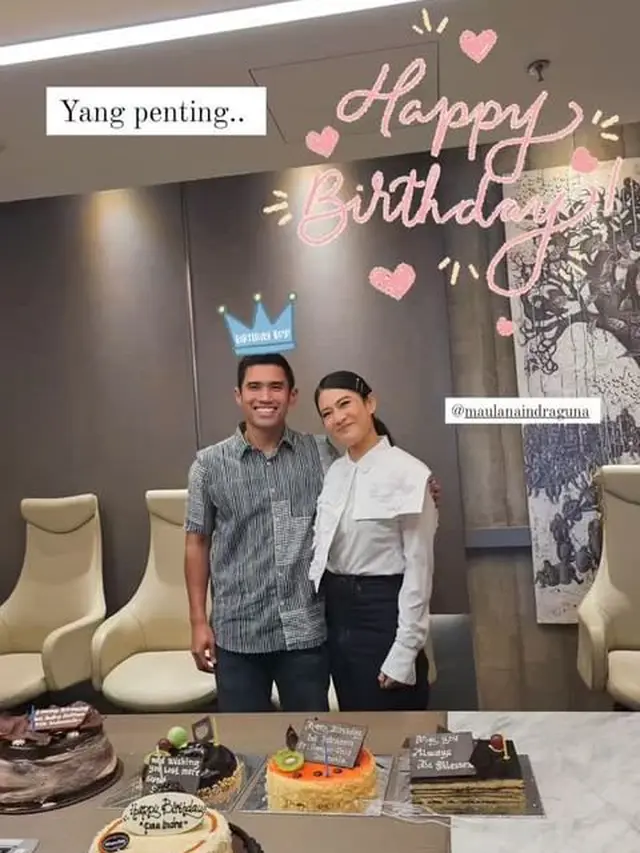 Genap Berusia 41 Tahun, Ini 7 Potret Dian Sastro Rayakan Ulang Tahun Suami di Kantor