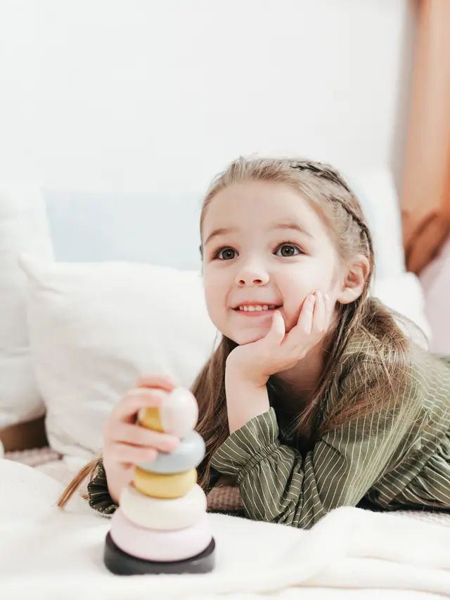 ilustrasi anak dan hadiah mainan/pexels