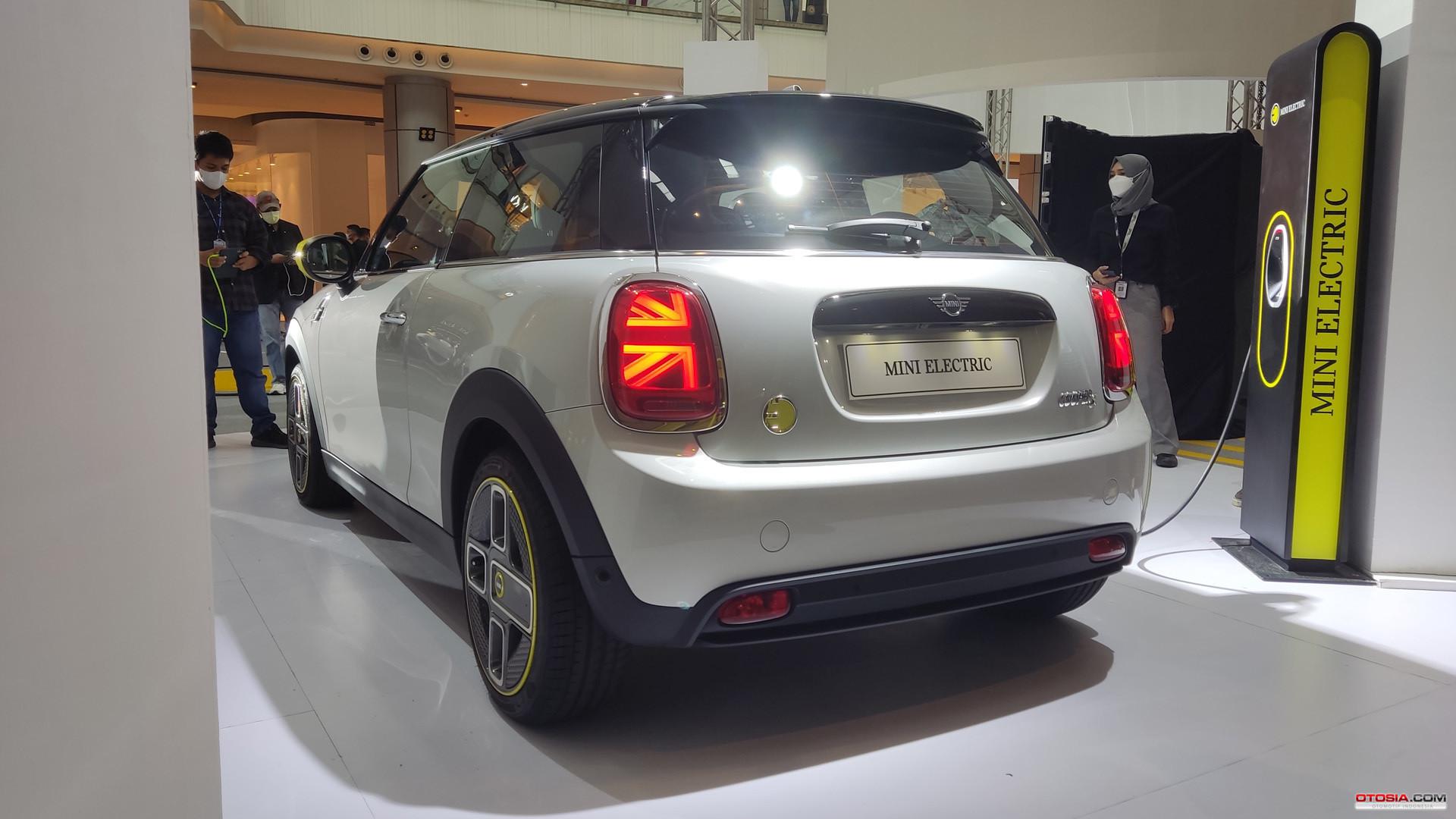 Sisi belakang MINI Electric (Otosia.com/Arendra Pranayaditya)