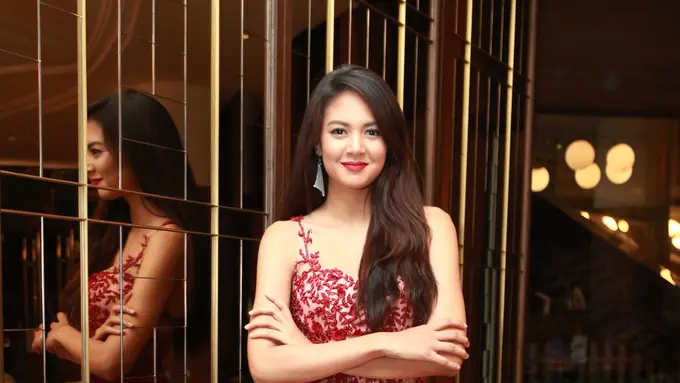 [Bintang] Aurelie Moeremans