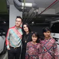 Foto Andhika Pratama dan Ussy Sulistiawaty. (Andy Masela/bintang.com)