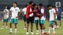 <p>FIFA resmi mencabut status tuan rumah penyelenggaraan Piala Dunia U-20 2023 di Indonesia. PSSI menjelaskan, ada sembilan poin sanksi FIFA yang bisa diterima Indonesia jika batal menyelenggarakan Piala Dunia U-20 2023, antara lain:. (Liputan6.com/Helmi Fithriansyah)</p>