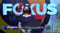 Perbarui informasi Anda bersama Fokus edisi (22/11) dengan berita pilihan sebagai berikut, Proyek Drainase Bikin Macet, Wanita Digotong untuk Melahirkan, Waspada Klaster Baru Covid-19.