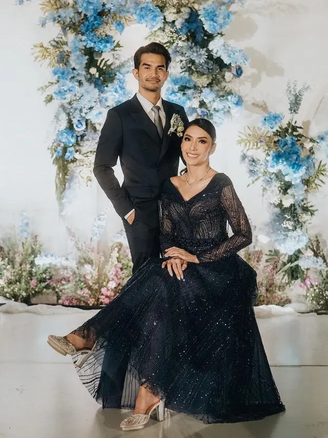 Adu Gaya Publik Figur Kenakan Heels.