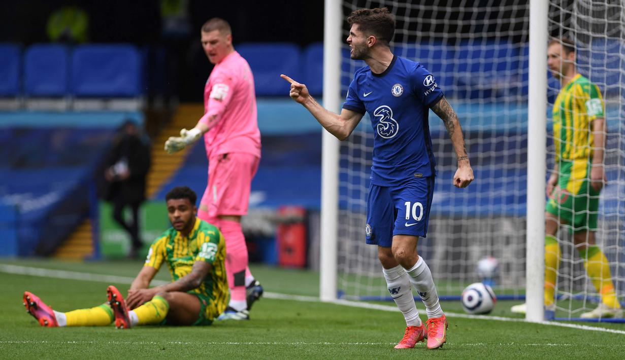Christian Pulisic berhasil menjebol gawang West Brom terlebih dahulu memanfaatkan pantulan dari tendangan bebas Marcos Alonso yang mengenai tiang gawang West Brom. (Foto: AFP/Pool/Mike Hewitt)