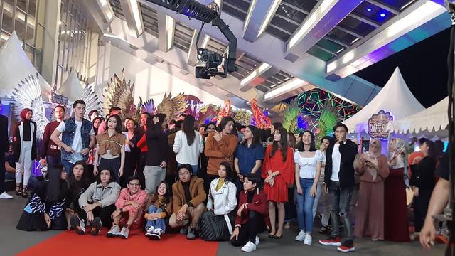 6 Potret Kebersamaan Artis Sinemart di Balik Layar Sinetron, Kompak