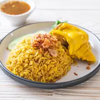 ilustrasi nasi goreng kuning/gowithstock/Shutterstock