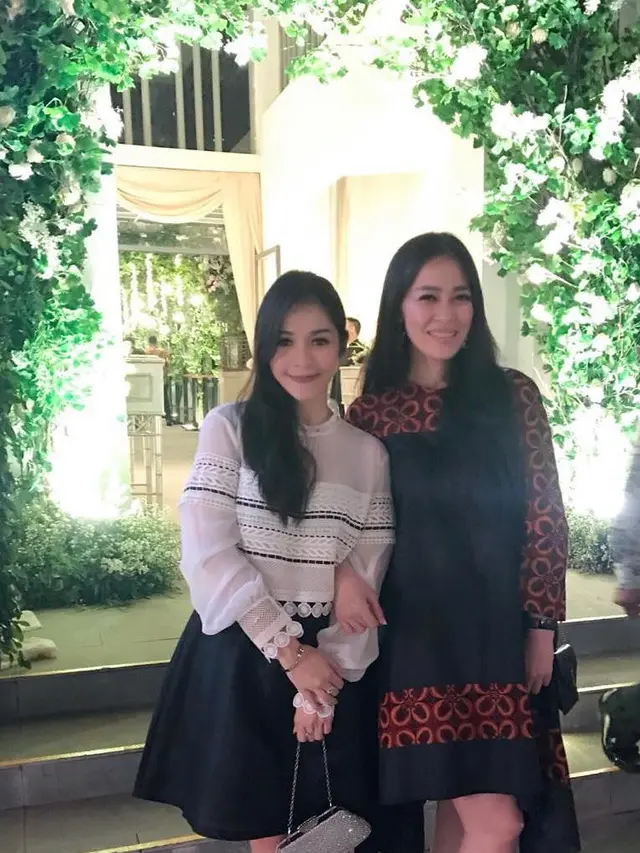 [Bintang] Gracia Indri dan Metha Yunatria