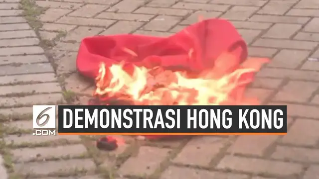 Aksi unjuk rasa terus berlangsung di Hong Kong. Demonstran bahkan menurunkan dan membakar bendera China. Membakar bendera Chinabisa dikenakan hukuman penjara 3 tahun.
