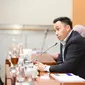 Anggota Komisi III DPR, Stevano Rizki Adranacus, saat rapat kerja dengan Kakorlantas Polri Irjen Aan Suhanan beserta seluruh Korlantas Polda seluruh Indonesia, di Gedung DPR, Jakarta, Rabu (4/12/2024). (Ist).