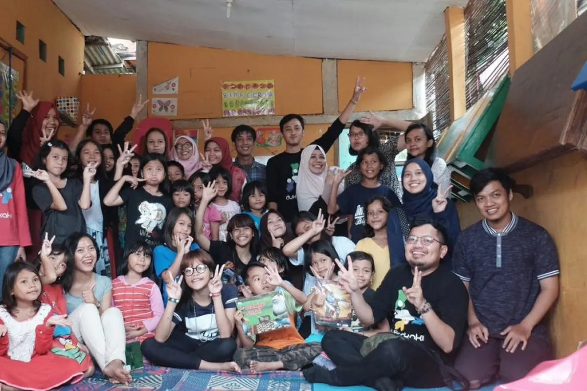 Komunitas Buku Berkaki: Mengembangkan Minat Baca pada Anak-anak yang Kurang Beruntung