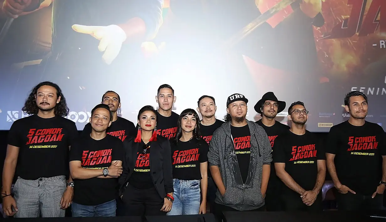 Menurutnya, hal tersebut guna mengubah mindset yang ada jika film komedi hanya cocok diperankan oleh komedian. Lantas, bagaimana kesan para aktor yang terlibat dalam film 5 Cowok Jagoan? (Bambang E. Ros/Bintang.com)