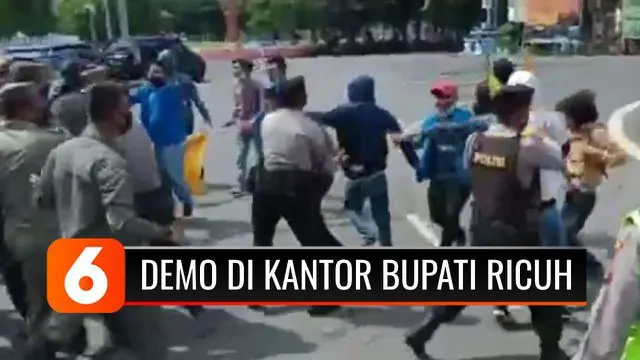 VIDEO: Tindakan Bupati Tendang Ban Saat Mahasiswa Demo, Memicu Kericuhan