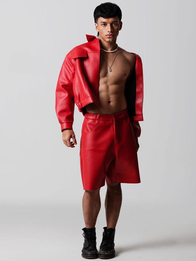 5 Gaya Pemotretan Jefri Nichol Pamer Perut Six Pack, Curi Perhatian